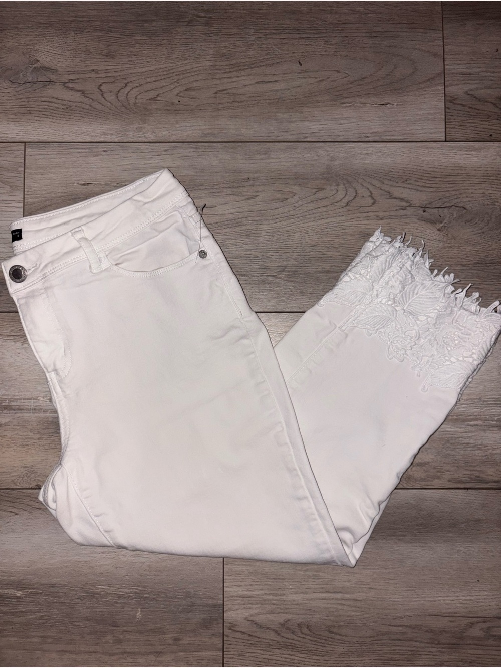 Vera Wang White Cropped Jeans with Lace-Fringe Hem